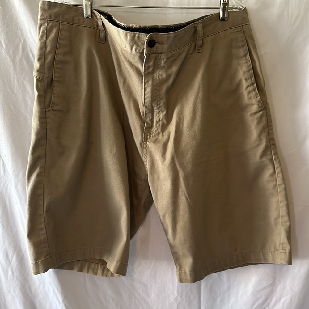Size 40 beige men shorts